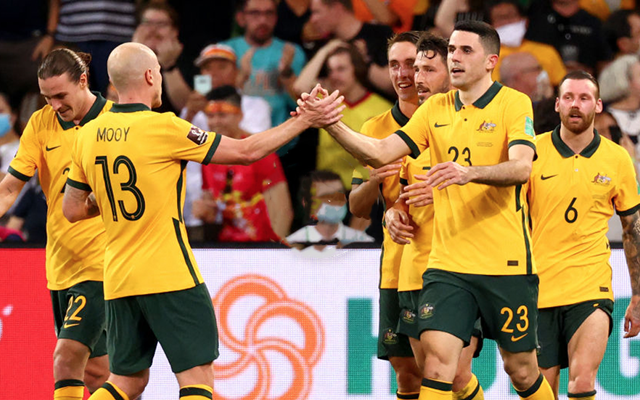 包含今夜体能课后，曼城状态回暖备战CBA常规赛，赛场秩序良好，团队化学反应显著的词条